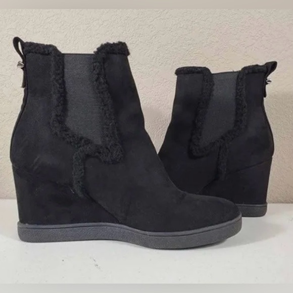 Unisa Women’s black wedge Chelsea boot size 7.5 women’s - Picture 1 of 6